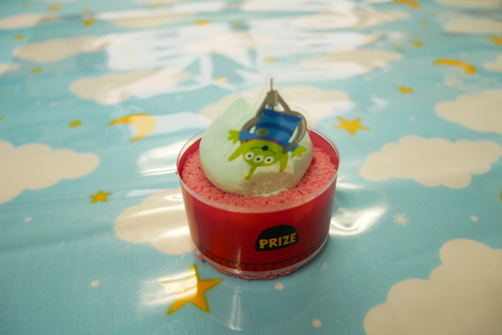 1.【エイリアン】ラムネ風味クリームのロールケーキ