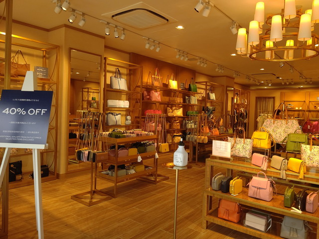 トリーバーチ(TORY BURCH)をアウトレットで安く購入できる方法を紹介