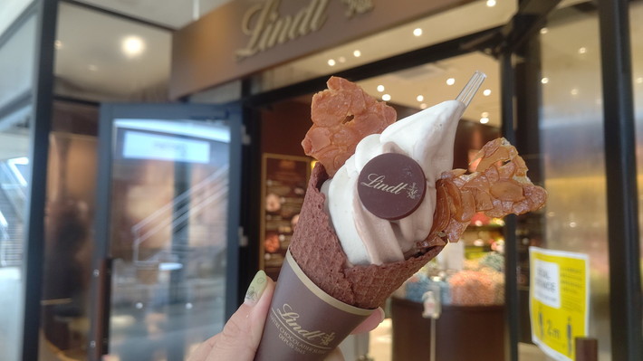 Lindt-Chocolat-Caféソフトクリーム