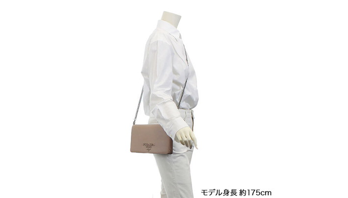 サフィアーノチェーンウォレット